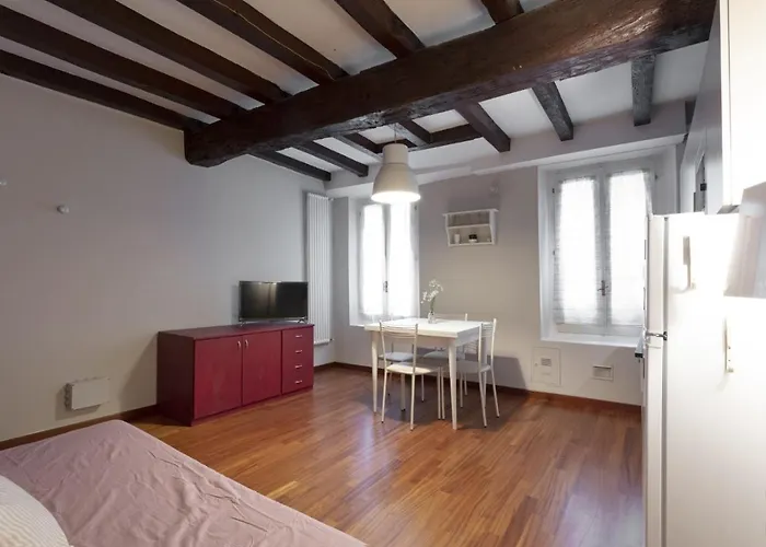 Rua Freda * مودينا