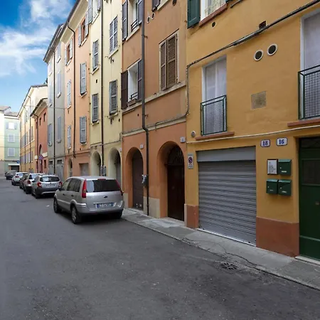 Rua Freda * Modène